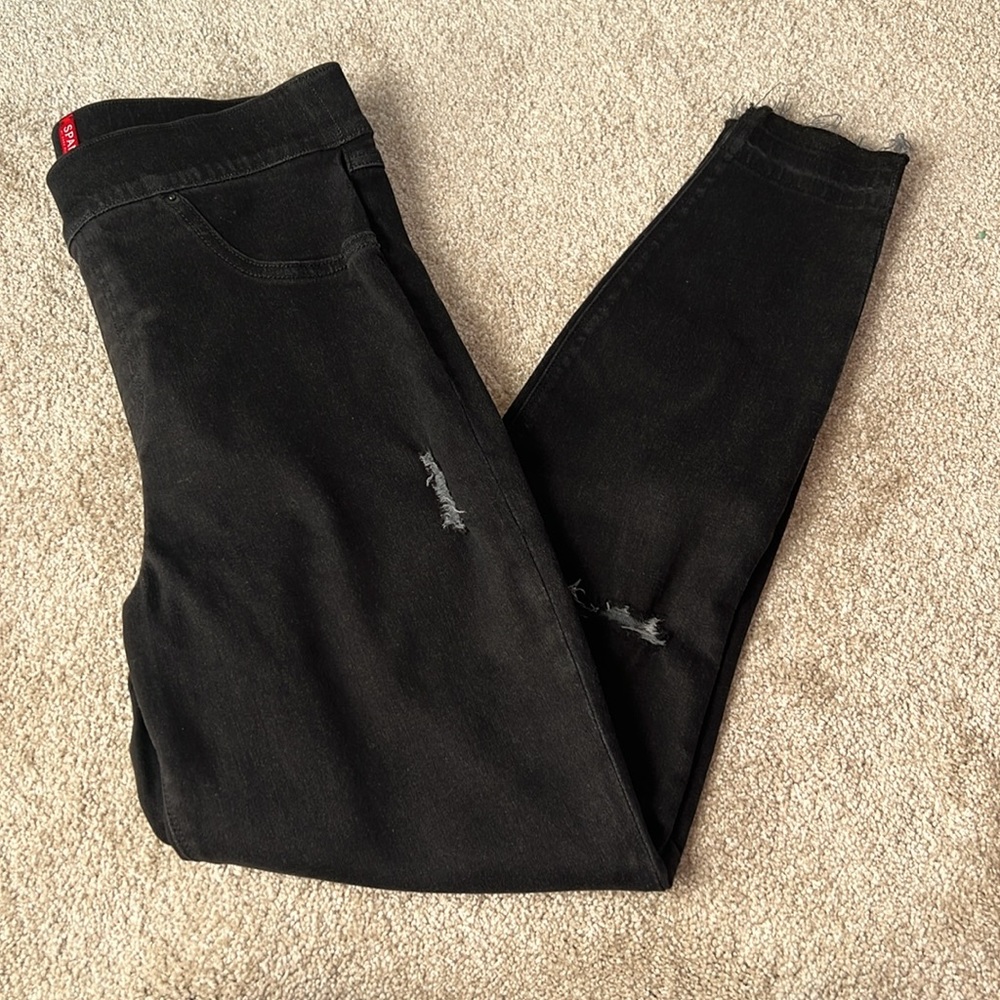 SPANX black distressed jeans!! NWOT! 🖤